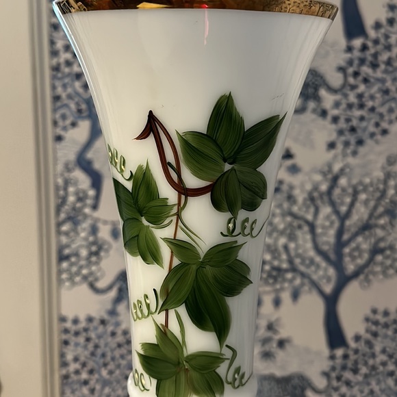 Consolidated Glass Co. Tall Hand painted Milk Glass Vase W/ Ivy - Picture 4 of 8